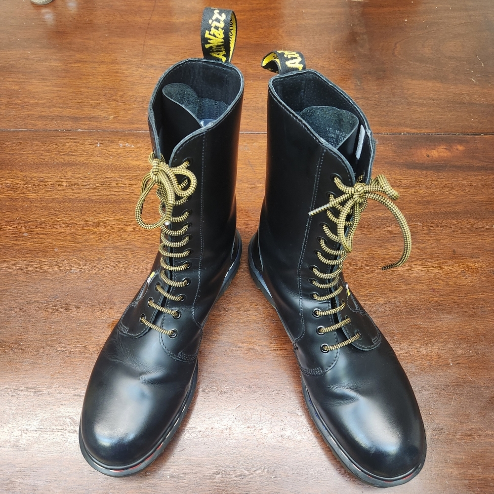 Made In England Doc Marten Boot - Picture 2 of 9